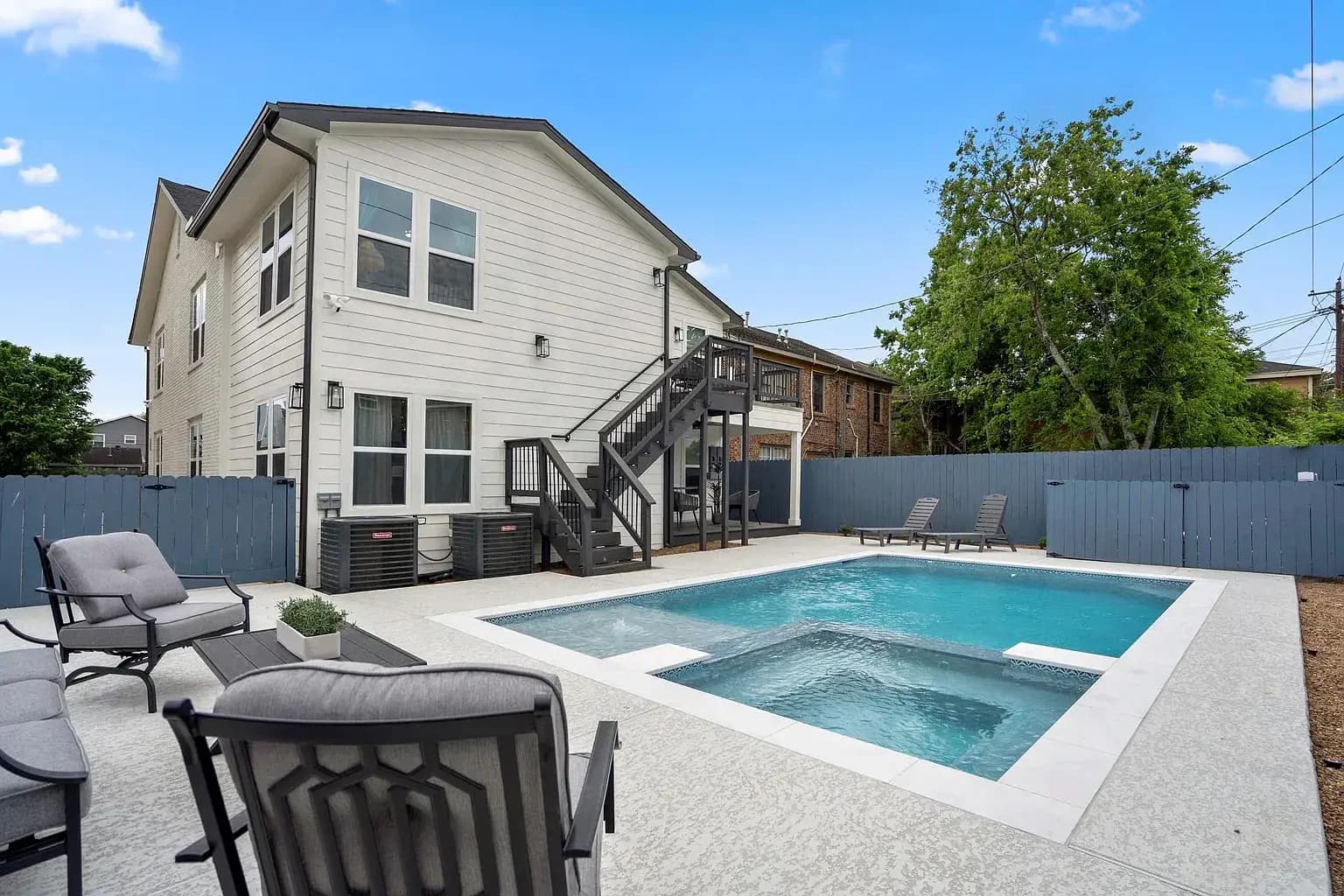 The Advantages of Investing in Multi-Family Properties with mogul: The Axelrod Duplex in Houston, Texas